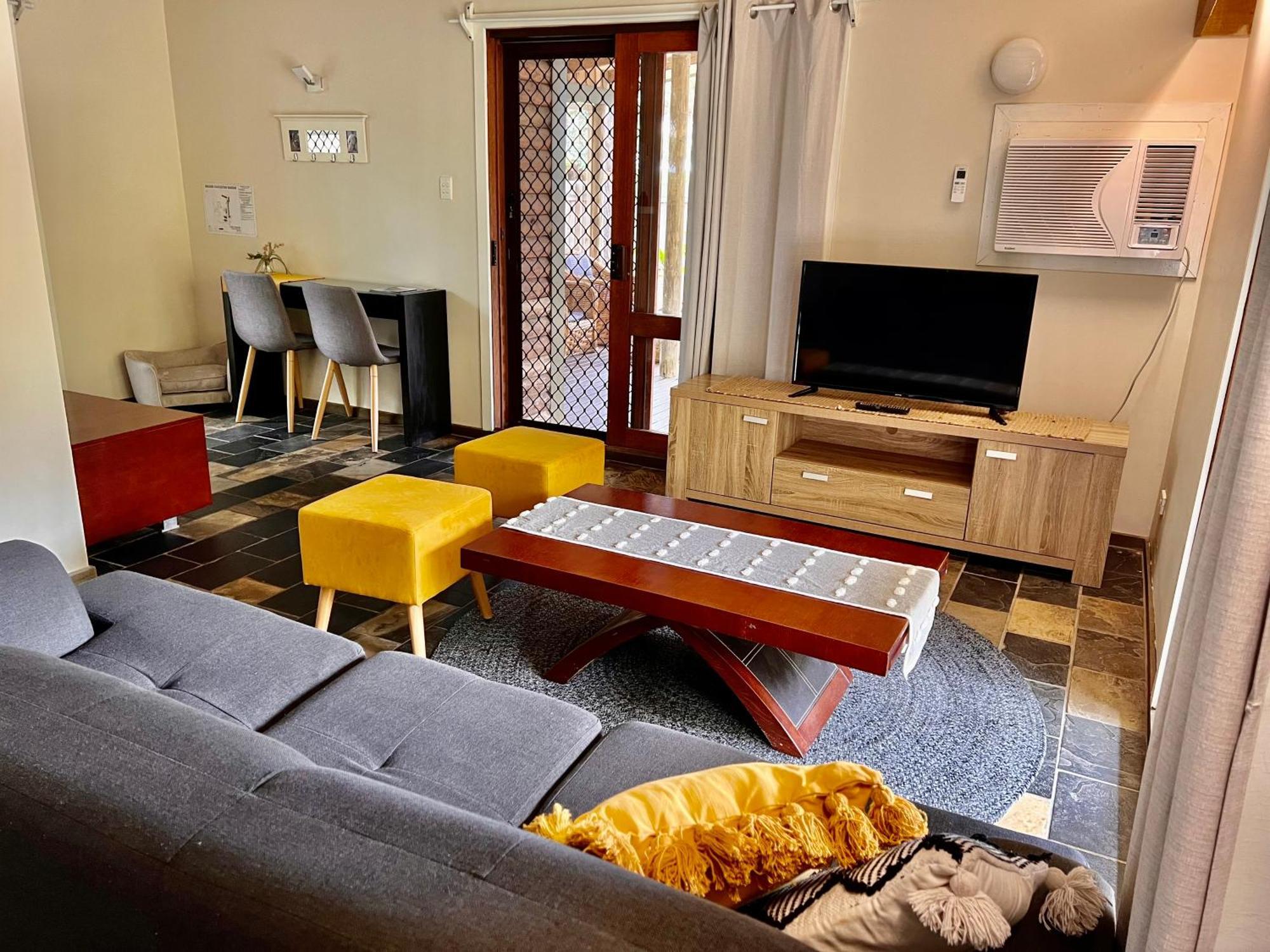 Colonial Village Resort Харві-Бей Екстер'єр фото